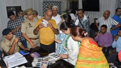Photo of जेवरों को गलाकर सोने के बिस्कुट में बदला, 150 कैमरे खंगालकर चोरों तक पहुंची पुलिस
