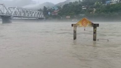 Photo of  उत्तराखंड: पहाड़ से मैदान तक बारिश का अलर्ट, बाढ़ के खतरे की भी चेतावनी