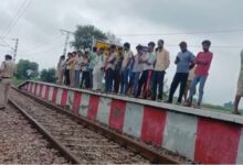 Photo of यूपी:  जनता एक्सप्रेस के आगे कूदे प्रेमी युगल, युवक की मौके पर मौत