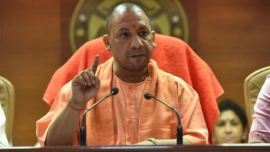 Photo of सीएम योगी की चेतावनी: आदतन यातायात नियम तोड़ने वालों के जब्त हों लाइसेंस, वाहन सीज करें