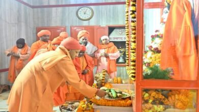 Photo of सीएम योगी ने चढ़ाई गुरु गोरखनाथ को आस्था की खिचड़ी