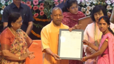 Photo of सीएम योगी ने आंगनबाड़ी कार्यकत्रियो को दिए स्मार्टफोन व नियुक्ति पत्र