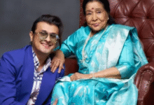 Photo of जब सोनू निगम ने मंच पर धोए थे Asha Bhosle के पैर