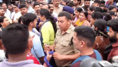 Photo of देहरादून: गैस सिलिंडर नहीं मिलने पर हंगामा, आक्रोशित लोगों ने शिमला बाईपास पर लगाया एक घंटे जाम
